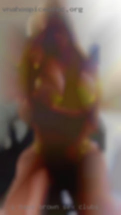I have sex clubs brown hair, small boobs.